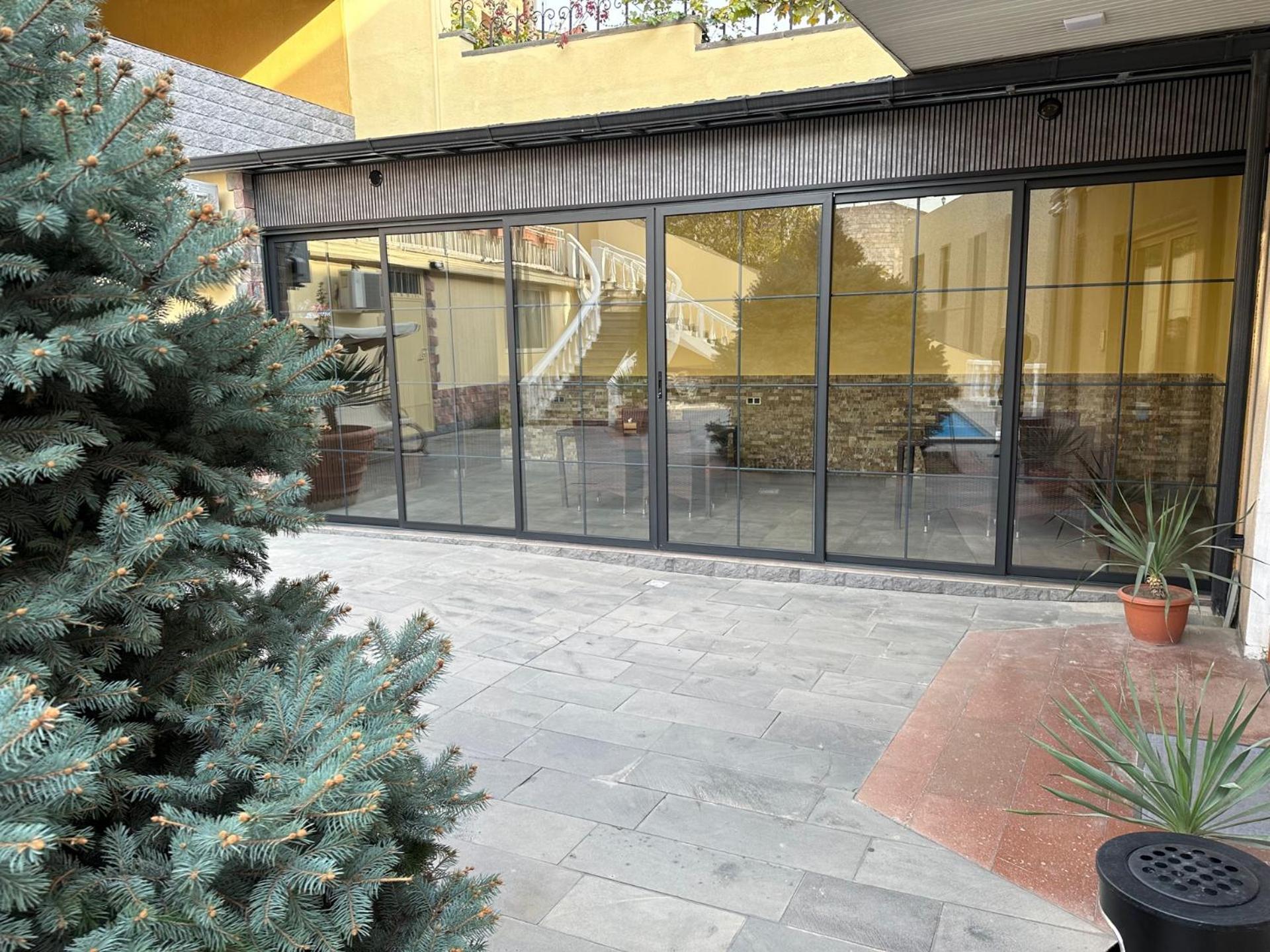 Capital Hotel Erivan Exterior foto