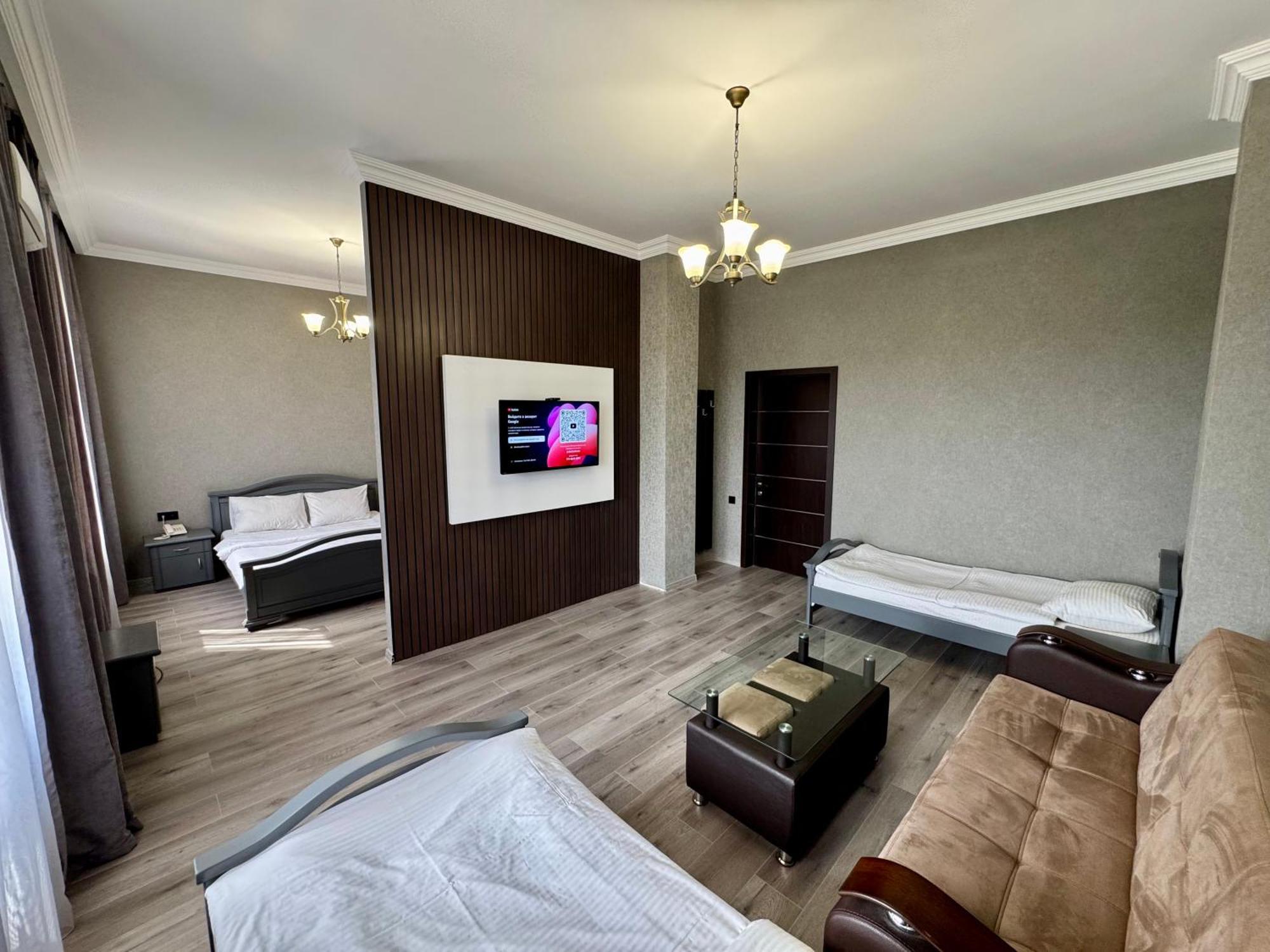 Capital Hotel Erivan Exterior foto