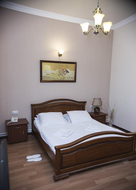 Capital Hotel Erivan Exterior foto