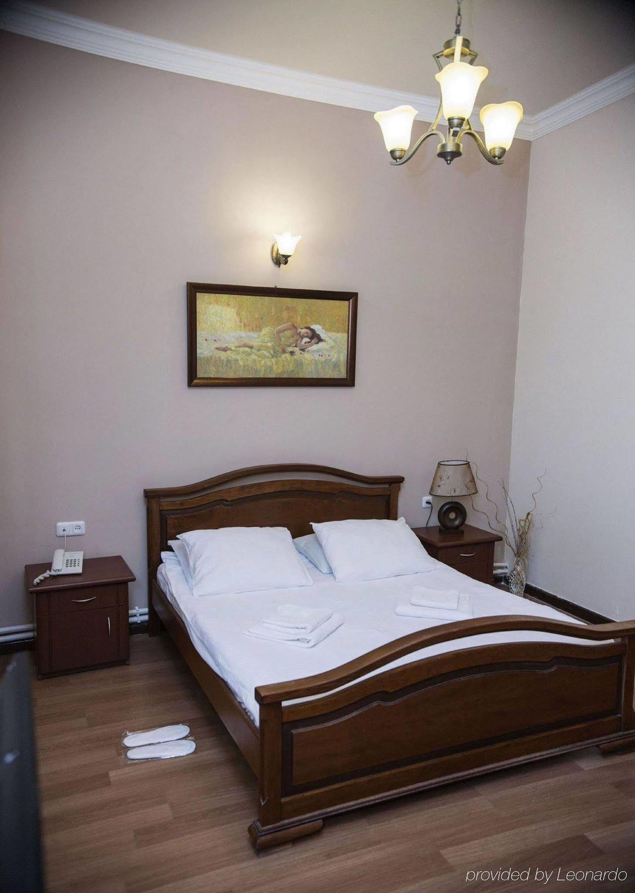Capital Hotel Erivan Exterior foto
