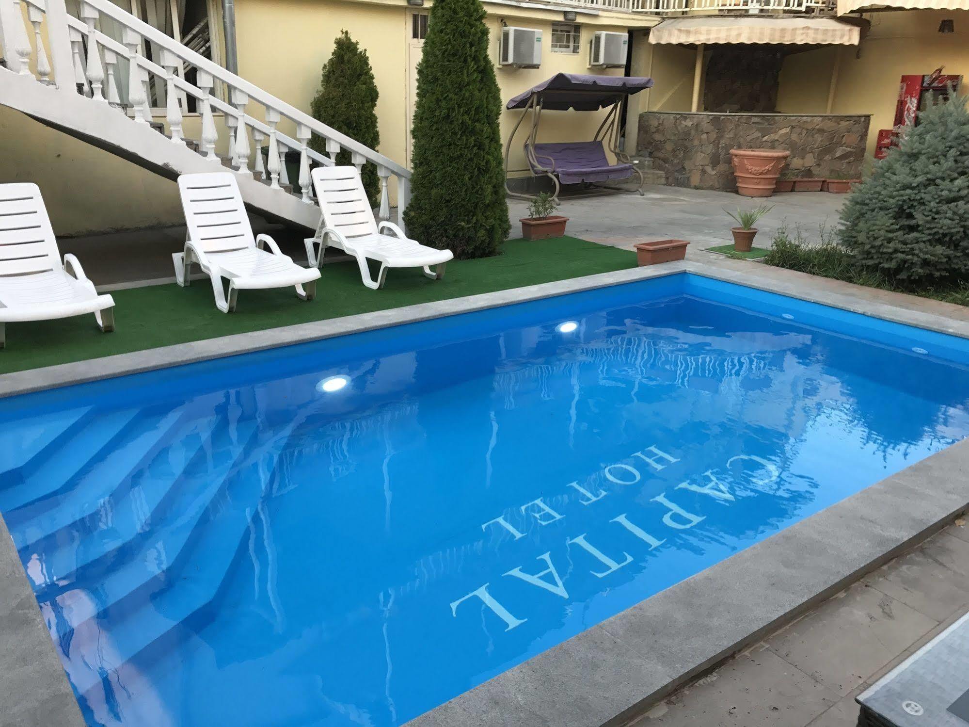 Capital Hotel Erivan Exterior foto